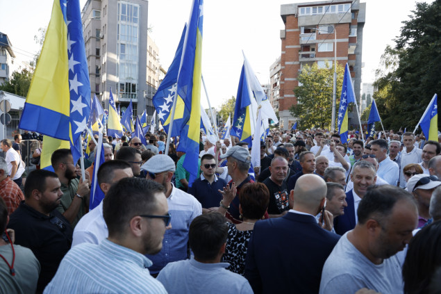 Nekoliko hiljada građana na protestu ispred zgrade OHR-a