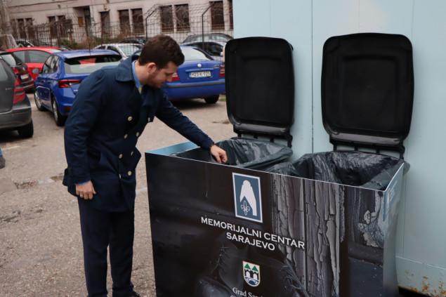 Premijer Uk donirao cipele i pozvao građane da se priključe projektu "Stazom sjećanja 11.451..."