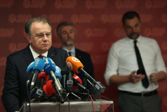 'Trojka' poručila: O poštovanju Ustava i zakona se ne pregovara