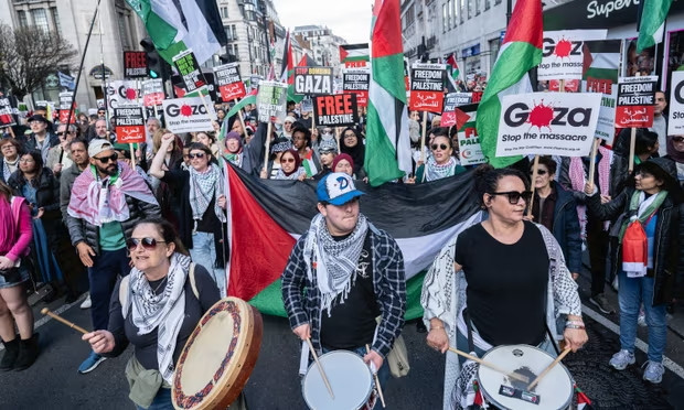 Hiljade ljudi na maršu za Palestinu u Londonu zahtijevalo prekid izraelskog genocida u Gazi