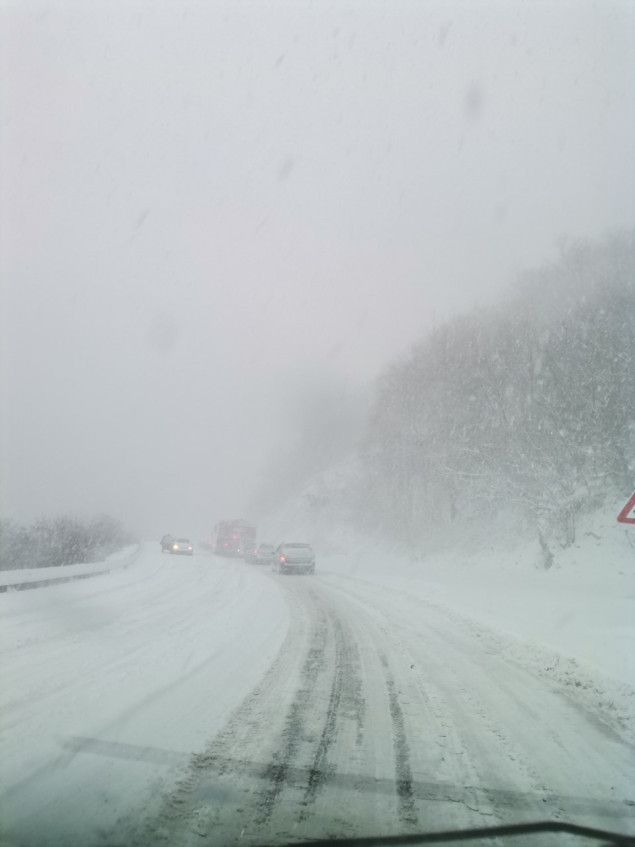 Za teretna vozila zatvoren Izačić, zabrana saobraćaja na putu Sarajevo - Konjic
