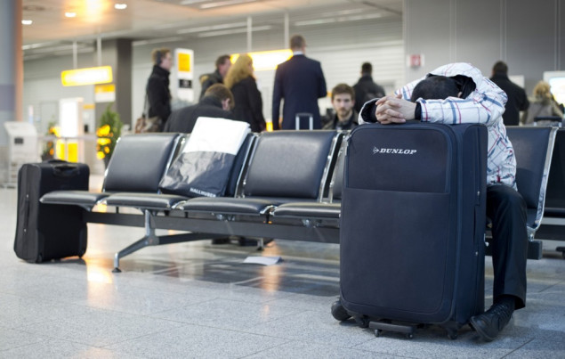 Novi propisi EU-a: Putnici će imati pravo na besplatan lični predmet u avionu