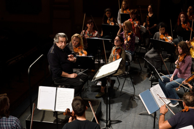 Večeras u 20 sati Gala koncert Sarajevske filharmonije, pod dirigentskom palicom slavnog Riccarda Mutija