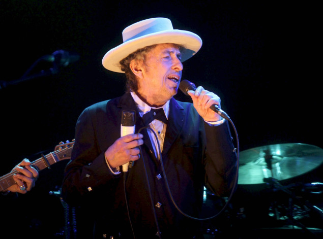 Bob Dylan se izvinio što je koristio spravu za autografiranje 'rukom potpisanih' knjiga