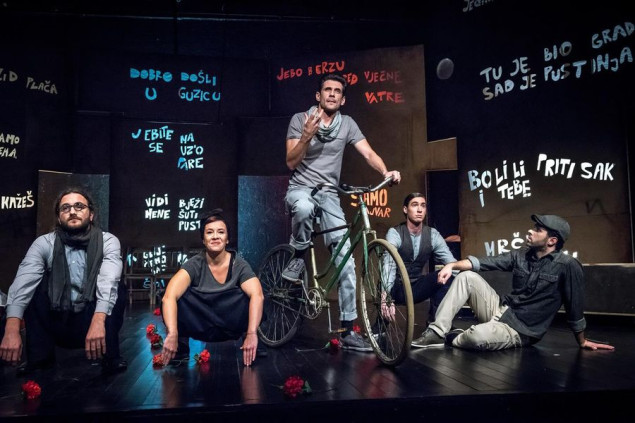 SARTR: Večeras višestruko nagrađivana predstava “Jedvanosimsoboakalomistobo”