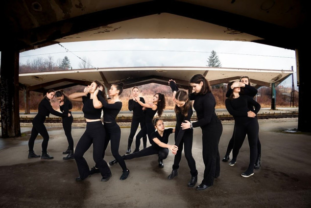 Sutra u  SARTR-u plesna predstava "Žena"