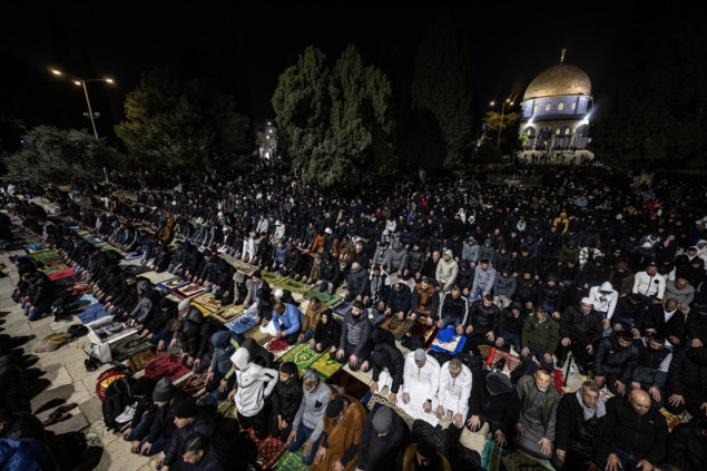Oko 100 hiljada ljudi klanjalo teravih-namaz u džamiji Al-Aksa
