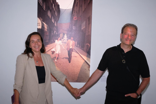 Život i ljubav pod opsadom Sarajeva: Sanela i Emir Klarić na izložbi "Labirint devedesetih"