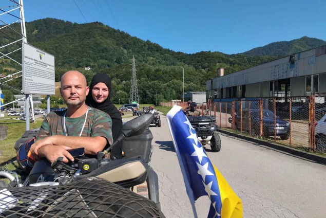 Veliki broj učesnika na kvadovima stigao u Potočare kako bi odali počast žrtvama genocida