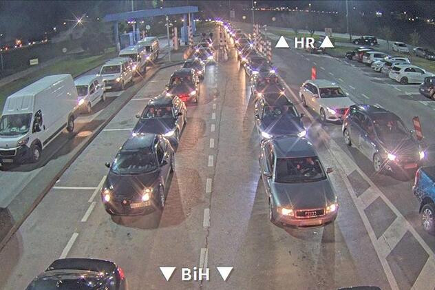 Gužve na granicama: Na ulazu u BiH iz Hrvatske čeka se i do pet sati