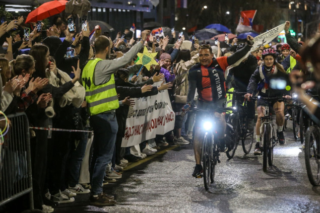 Studenti iz cijele Srbije pješice i biciklima stižu u Beograd na masovni protest