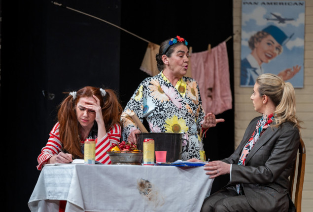 Na sceni Narodnog pozorišta Tuzla predstava "Žene u crvenom"