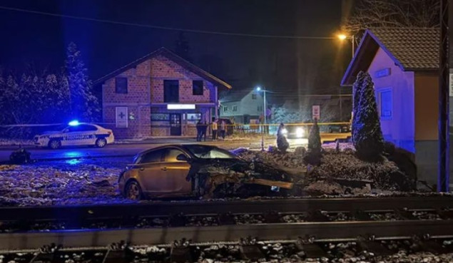 Voz raznio automobil na pružnom prijelazu kod Čelinca