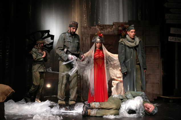 U sarajevskom Pozorištu mladih predstava NP Tuzla "Tri prikazivanja Boga"