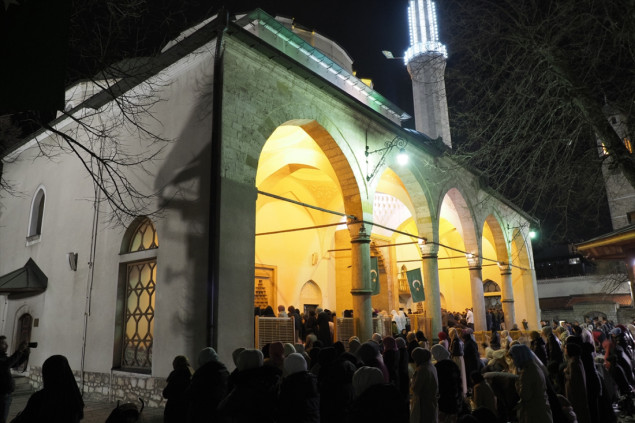 Muslimani u Bosni i Hercegovini klanjali prvi teravih-namaz