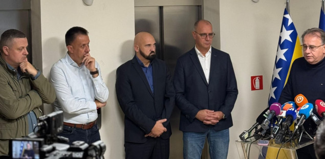 Ministar Isak s delegacijom Vlade FBiH posjetio TK povodom tragičnog požara u Domu penzionera