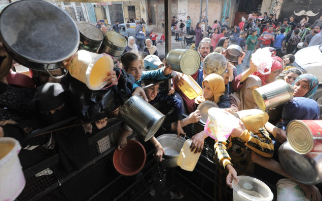 Gaza: Palestinci u redovima čekaju hranu