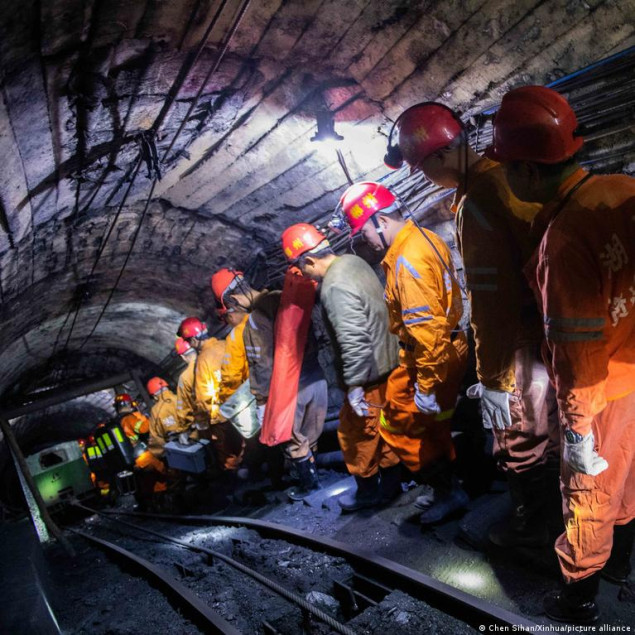 Najmanje dvoje mrtvo, 50 zarobljeno u urušavanju rudnika u Kini