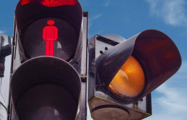 Francuska: Na semaforima za pješake uvedeno i narandžasto svjetlo