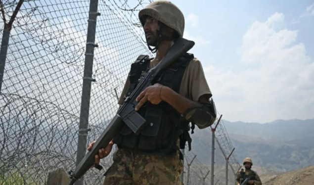 U napadu pakistanskih talibana ubijeno 16 vojnika