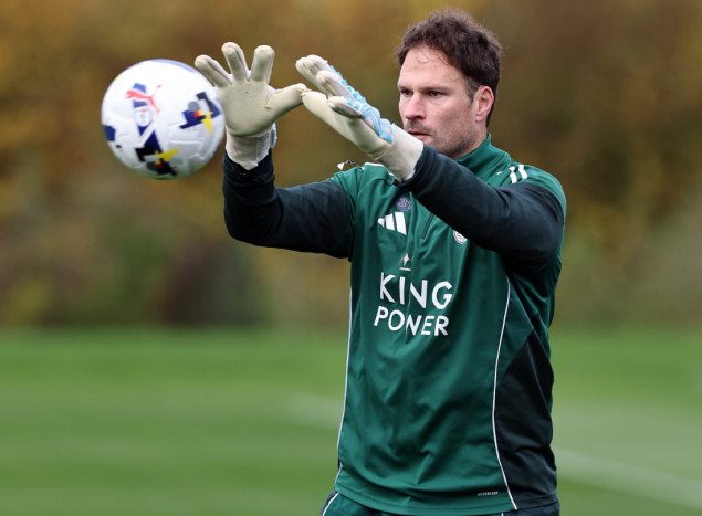 Asmir Begović zaigrao nakon 558 dana i upisao debi za Leicester u Championshipu