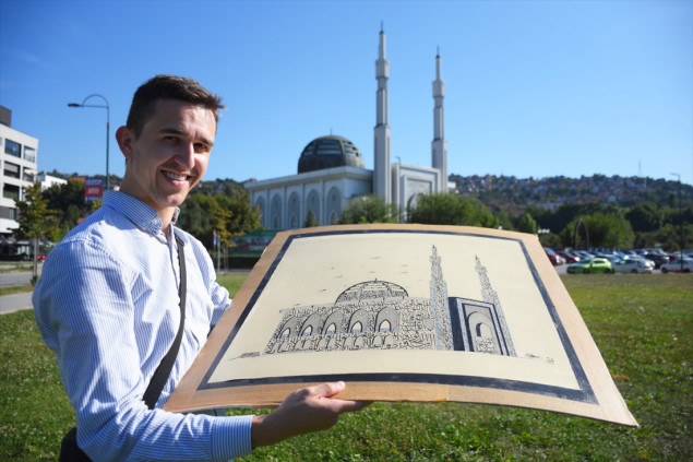 Kaligraf Abdulhak Hadžimejlić ispisao levhu u obliku sarajevske Istiklal džamije