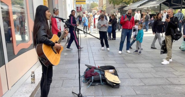 Od upisivanja doktorata iz IT-a do uličnog muzičara u Sarajevu: Tajvanac koji je Evropu osvojio gitarom