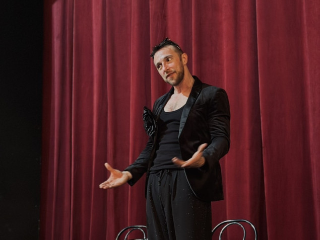 Na sceni sarajevskog Pozorišta mladih večeras monodrama Emira Fejzića "Ko sam ja?"