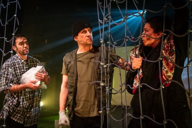 Na sceni SARTR-a "Call Call me God", brehtovska epska drama u globalnom kontekstu