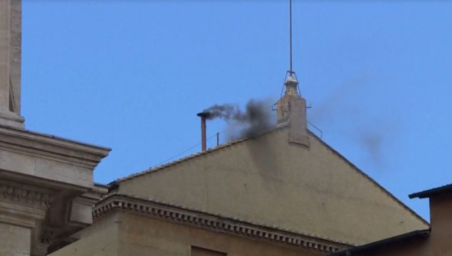 Pušten crni dim- Papa još nije izabran