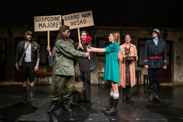 U SARTR-u predstava "Totovi", tragična groteska uz smijeh i jezu