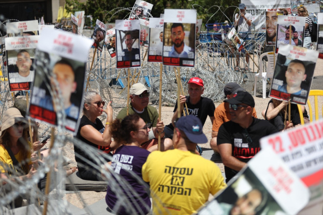 Protest u Tel Avivu zbog izgladnjelih talaca u Gazi