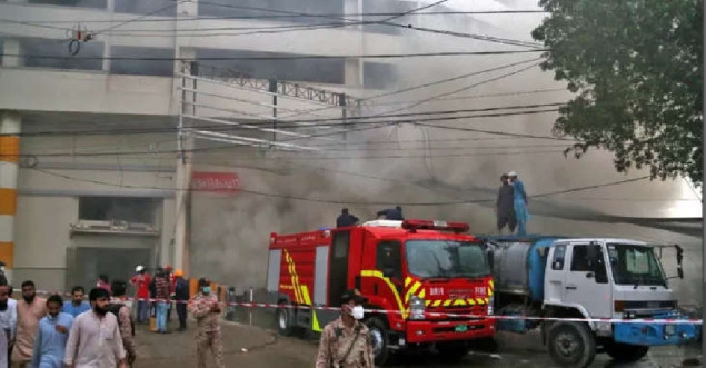 Pakistan: Poginulo najmanje devet ljudi u požaru u tržnom centru u Karačiju