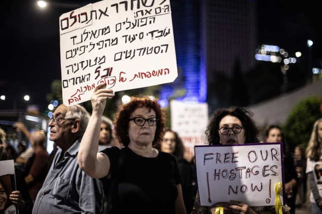 Porodice talaca koje drži Hamas protestovale u Tel Avivu: Želimo primirje