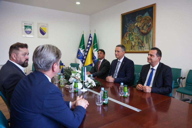 Bećirović u okviru radne posjete Cazinu razgovarao s gradonačelnikom Ogreševićem