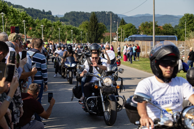 Više od hiljadu učesnika moto-maratona stiglo u Potočare