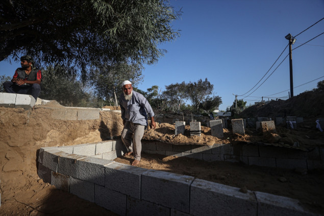Grobar u Gazi: Ne mogu da spavam zbog velikog broja dječijih leševa koje sam vidio