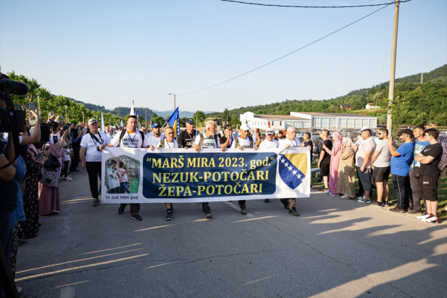Učesnici 'Marša mira' u tišini ušli u Potočare