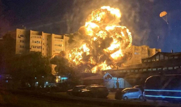 Najmanje četvero mrtvih u padu ruskog vojnog aviona na zgradu u Rusiji