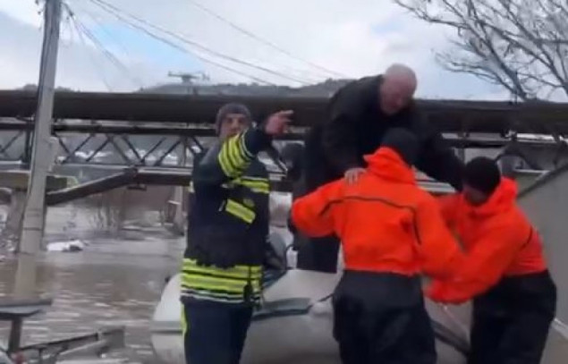 Na Kosovu se situacija usložnjava, počele evakuacije
