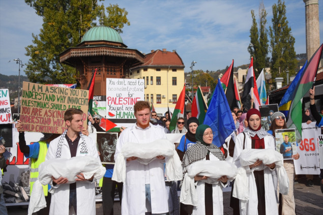 Više stotina građana na protestnoj šetnji za Palestinu u Sarajevu