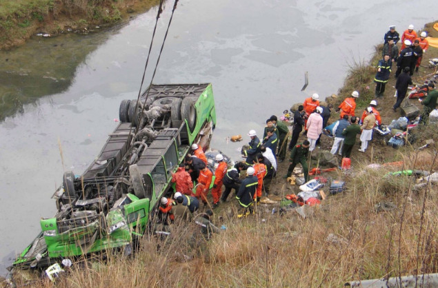 Autobus u Kini sletio s puta i upao u rijeku: Šest osoba poginulo