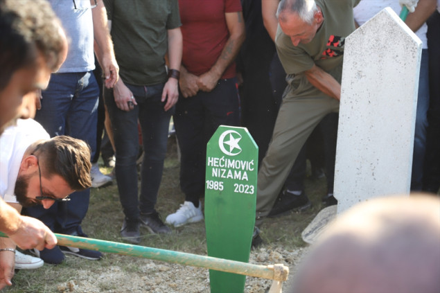 Gradačac se oprostio od brutalno ubijene Nizame, obavljeni dženaza i ukop