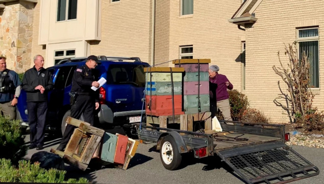 Žena u SAD-u optužena da je policajce napala rojem pčela