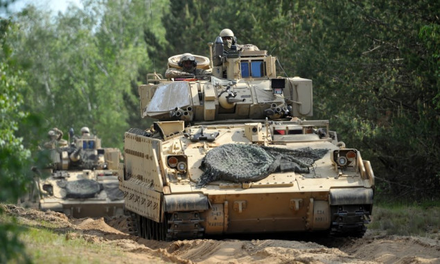 Američki paket vojne pomoći Ukrajini uključuje 50 borbenih vozila Bradley