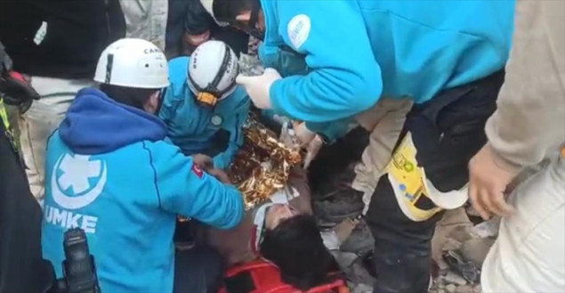 Djevojka spašena ispod ruševine 156 sati nakon zemljotresa