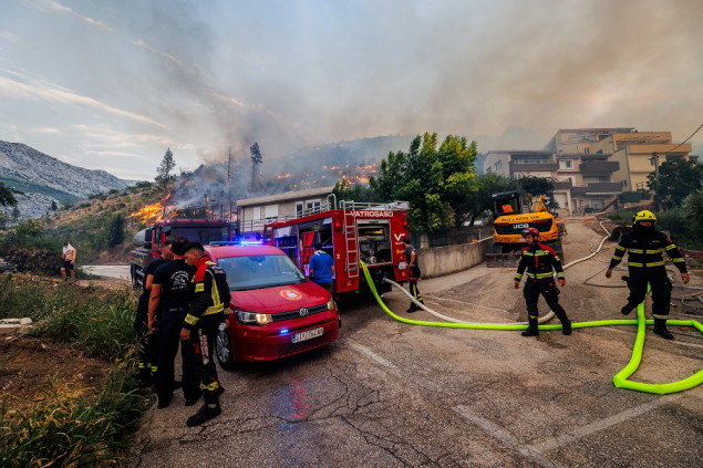 Vatra se približila kućama kod Splita