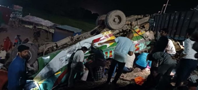 Najmanje 14 poginulih u teškom sudaru u Indiji