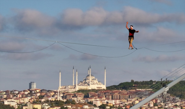 Istanbul: Estonac Jaan Roose hodajući po žici prešao s azijskog na evropski kontinent