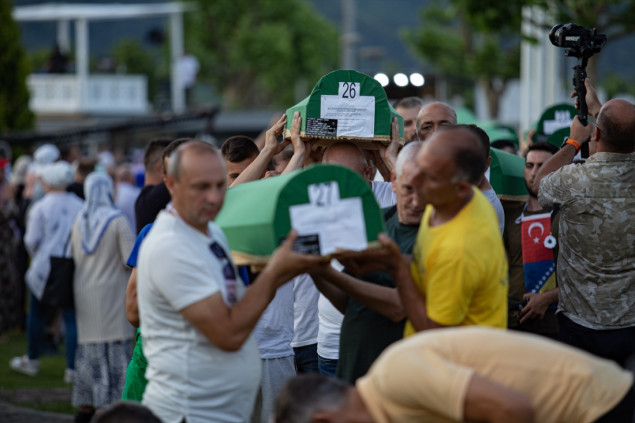 Tabuti s posmrtnim ostacima 30 žrtava genocida preneseni do Musale